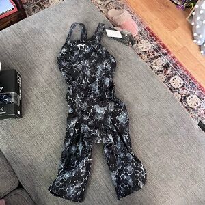 NWT: TYR Women's Avictor 2.0 Swimsuit in Black and Gray, Open Back